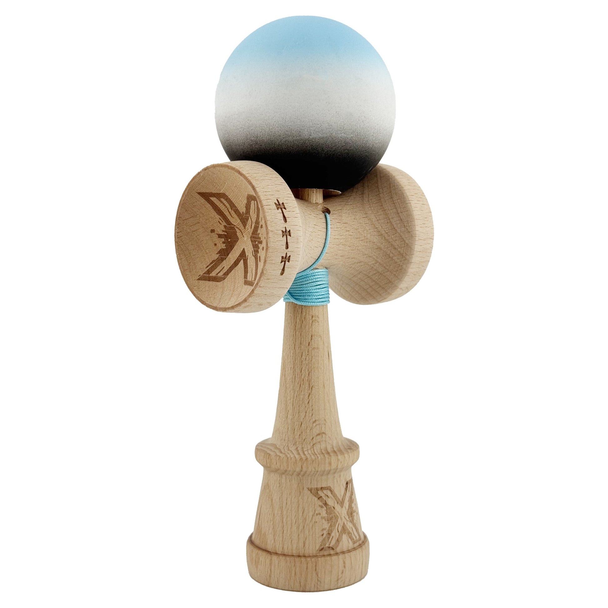 Kendama X Originala, Profesionala, Klevo, Cupe Mari KING SIZE V3, Rubber Grip, Gaura in Baza, Rulment Metalic, din lemn 18 cm, Ata 62/65 cm, Gradient Albastru deschis/Alb/Negru