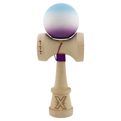 Kendama X Originala, Profesionala, Klevo, Cupe Mari KING SIZE V3, Rubber Grip, Gaura in Baza, Rulment Metalic, din lemn 18 cm, Ata 62/65 cm, Gradient Albastru deschis/Alb/Mov