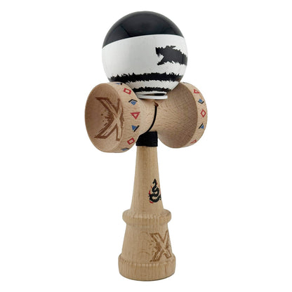 Kendama X Originala, Profesionala, Klevo, BLACK DRAGON, Super Sticky cu Cupe Mari KING SIZE V3, Gaura in Baza, Rulment Metalic, din lemn 18 cm, Ata 62/65 cm, Alb/Negru