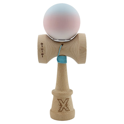 Kendama X Originala, Profesionala, Klevo, Cupe Mari KING SIZE V3, Rubber Grip, Gaura in Baza, Rulment Metalic, din lemn 18 cm, Ata 62/65 cm, Gradient Albastru deschis/Roz/Alb