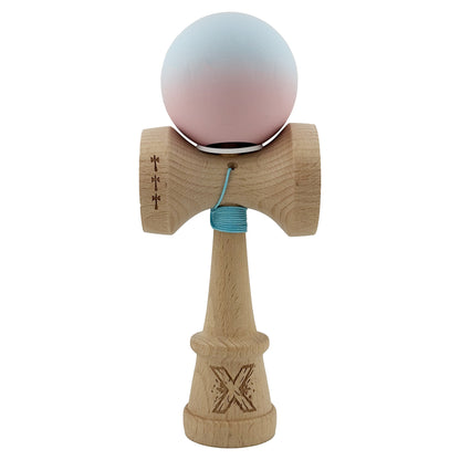 Kendama X Originala, Profesionala, Klevo, Cupe Mari KING SIZE V3, Rubber Grip, Gaura in Baza, Rulment Metalic, din lemn 18 cm, Ata 62/65 cm, Gradient Albastru deschis/Roz