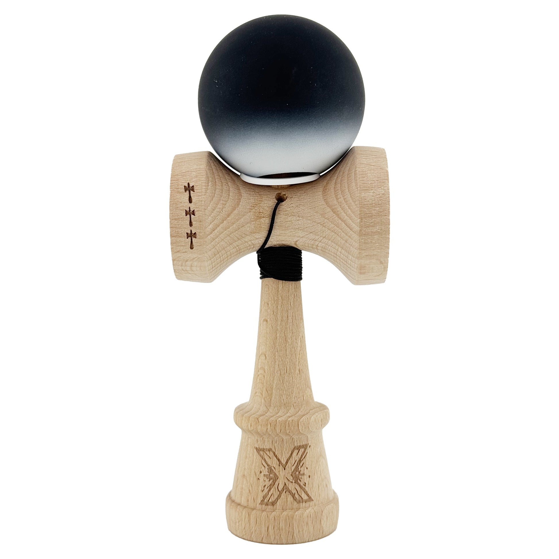 Kendama X Originala, Profesionala, Klevo, Cupe Mari KING SIZE V3, Rubber Grip, Gaura in Baza, Rulment Metalic, din lemn 18 cm, Ata 62/65 cm, Gradient Negru/Alb