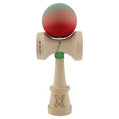 Kendama X Originala, Profesionala, Klevo, Cupe Mari KING SIZE V3, Rubber Grip, Gaura in Baza, Rulment Metalic, din lemn 18 cm, Ata 62/65 cm, Gradient Verde/Roz/Rosu