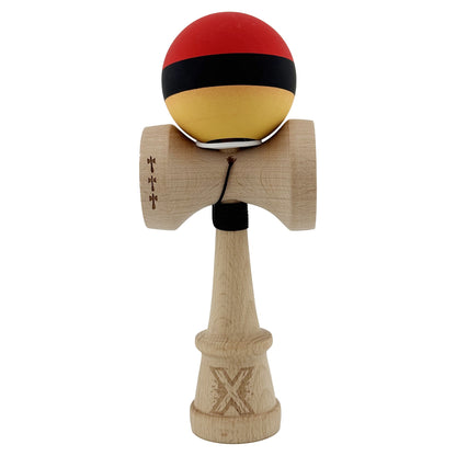 Kendama X Originala, Profesionala, Klevo, Cupe Mari KING SIZE V3, Rubber Grip, Gaura in Baza, Rulment Metalic, din lemn 18 cm, Ata 62/65 cm, M Rosu/Negru/Galben