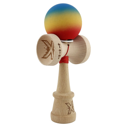 Kendama X Originala, Profesionala, Klevo, Cupe Mari KING SIZE V3, Rubber Grip, Gaura in Baza, Rulment Metalic, din lemn 18 cm, Ata 62/65 cm, Gradient Albastru/Galben/Rosu