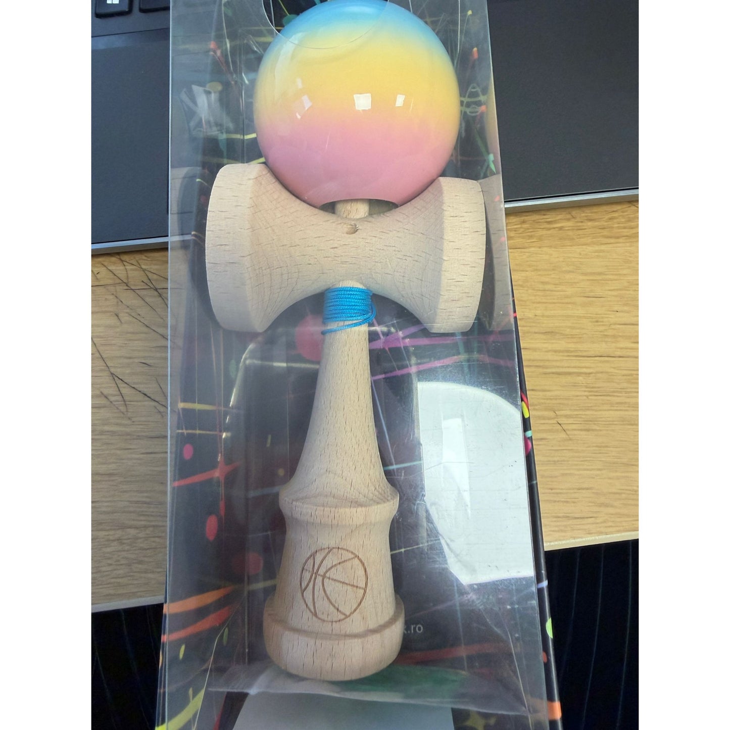 Kendama X Originala, Profesionala, Klevo, din Lemn, Rubber Grip, 18 cm, Albastru/Galben/Roz