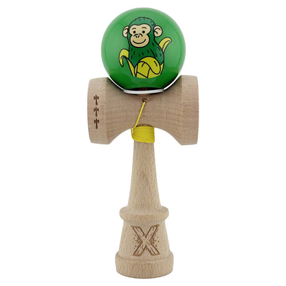Kendama X Originala, Profesionala, Klevo, Green Monkey, Super Sticky cu Cupe Mari King Size V3, Rulment Metalic si Gaura in Baza, din Lemn 18 cm, Ata 62/65 cm, Verde