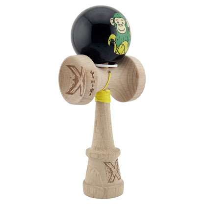 Kendama X Originala, Profesionala, Klevo, Green Monkey, Super Sticky cu Cupe Mari King Size V3, Rulment Metalic si Gaura in Baza, din Lemn 18 cm, Ata 62/65 cm, Negru