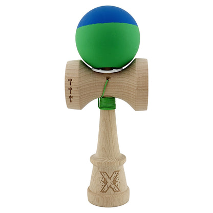 Kendama X Originala, Profesionala, Klevo, Rubber Grip, Cupe Mari KING SIZE V3, Gaura in Baza, Rulment Metalic, din lemn 18 cm, Ata 62/65 cm, Bicolor Albastru/Verde