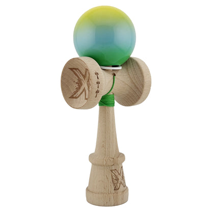 Kendama X Originala, Profesionala, Klevo, Super Sticky cu Cupe Mari KING SIZE V3, Gaura in Baza, Rulment Metalic, din lemn 18 cm, Ata 62/65 cm, Gradient Galben/Albastru/Verde