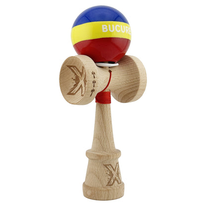 Kendama X Originala, Profesionala, Klevo, Tricolor Edition BUCURESTI, Super Sticky cu Cupe Mari KING SIZE V3, Rulment Metalic si Gaura in Baza, din Lemn 18 cm, Ata 62/65 cm, Multicolor