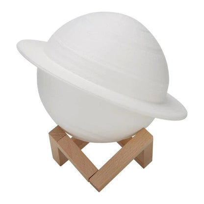 Lampa de veghe cu telecomanda in forma de Saturn 3D Saturn Light 16 culori, alimentare baterii, stand lemn inclus, 15 cm, Klevo