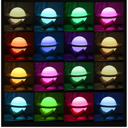 Lampa de veghe cu telecomanda in forma de Saturn 3D Saturn Light 16 culori, alimentare baterii, stand lemn inclus, 15 cm, Klevo