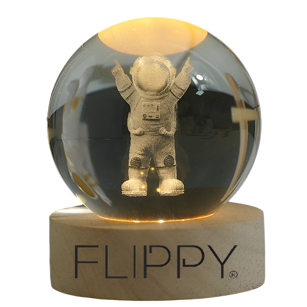 Lampa LED Decorativa, Klevo, cu Bila de Cristal cu Diametru 6cm, Model Astronaut 3D, Alimentare USB, Suport din Lemn, Lumina Alb Cald