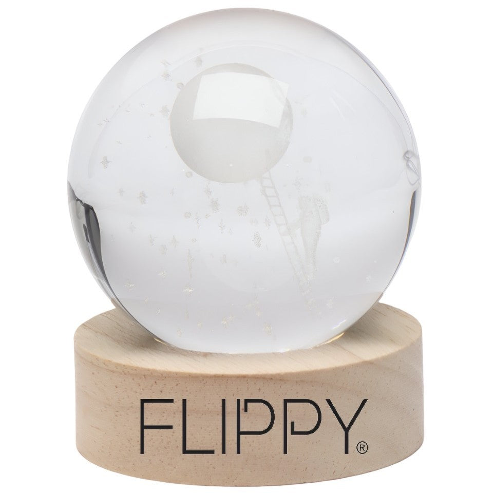 Lampa LED Decorativa, Klevo, cu Bila de Cristal cu Diametru 6cm, Model Astronaut pe Scara catre Luna 3D, Alimentare USB, Suport din Lemn, Lumina Alb
