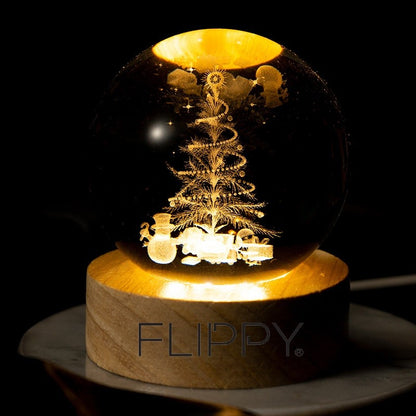 Lampa LED Decorativa, Klevo, cu Bila de Cristal cu Diametru 6cm, Model Brad de Craciun 3D, Alimentare USB, Suport din Lemn, Lumina Alb Cald