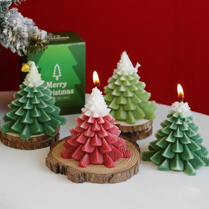 Lumanare Parfumata de Craciun, Klevo, Model Brad de Craciun, din Ceara de Soia, Cadou Creativ Handmade de Craciun, 8 x 7 x 7 cm, Verde