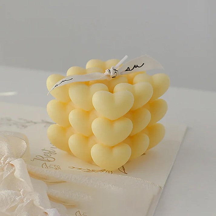 Lumanare Parfumata Decorativa, Klevo, Model Abstract Cub din Inimioare, Lumanare pentru Diferite Ocazii, 6 x 5.5 cm, Aroma de Musetel, Galben