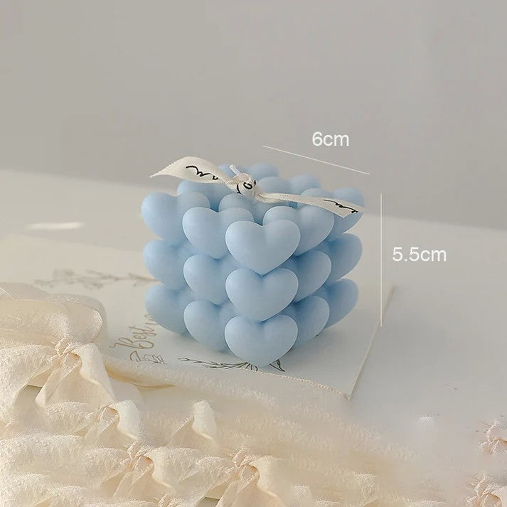 Lumanare Parfumata Decorativa, Klevo, Model Abstract Cub din Inimioare, Lumanare pentru Diferite Ocazii, 6 x 5.5 cm, Aroma de Clopotel de Vant, Albastru