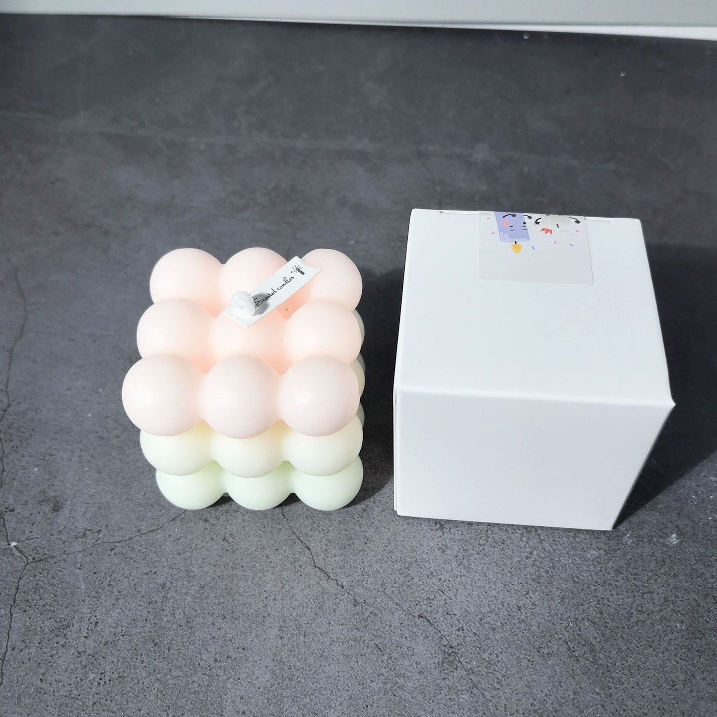Lumanare Parfumata, Klevo, din Ceara De Soia, Model Cub, Gradient in 3 Culori Pale, 6x6x6 cm, Aroma de Piersici, Bej