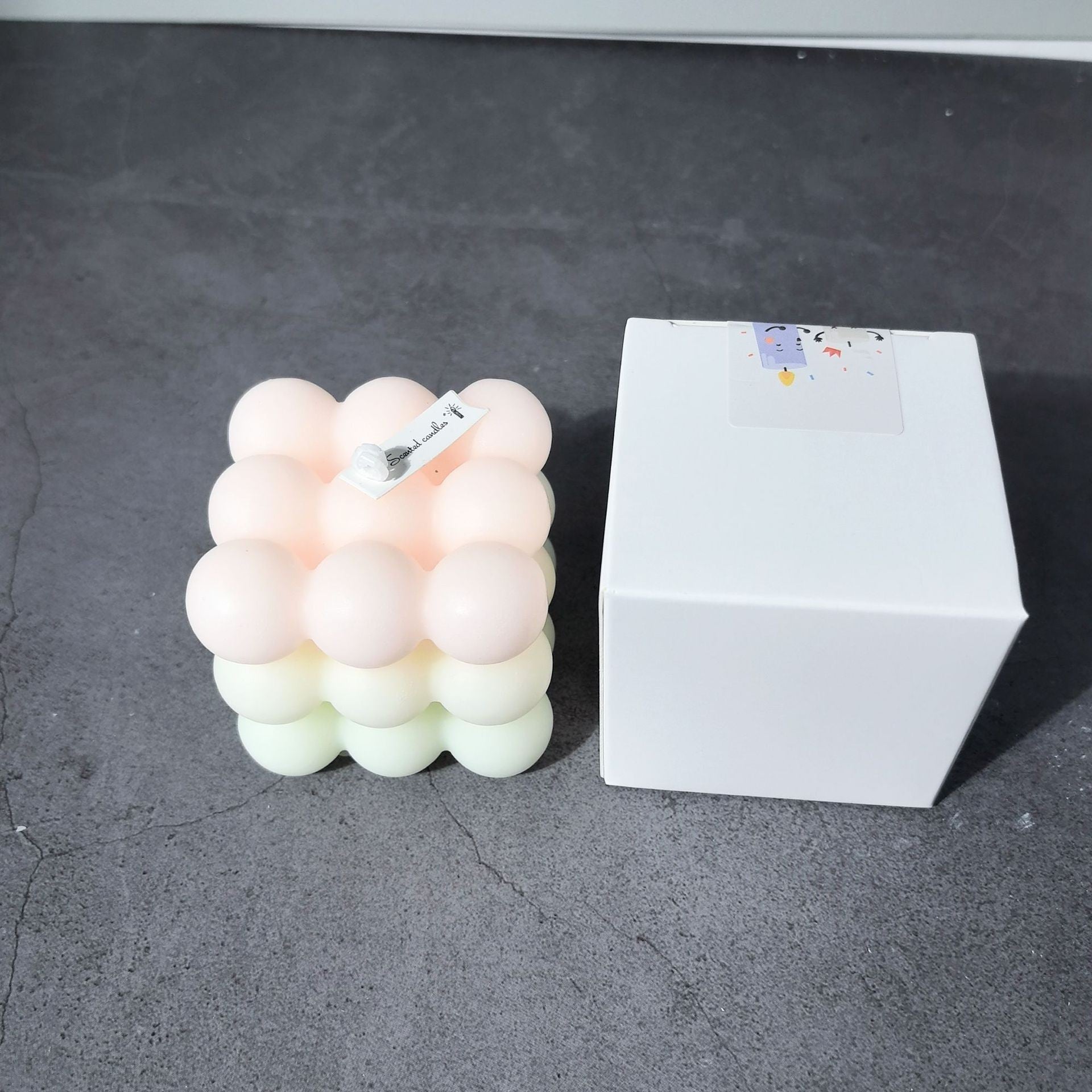 Lumanare Parfumata, Klevo, din Ceara De Soia, Model Cub, Gradient in 3 Culori Pale, 6x6x6 cm, Aroma de Piersici, Bej