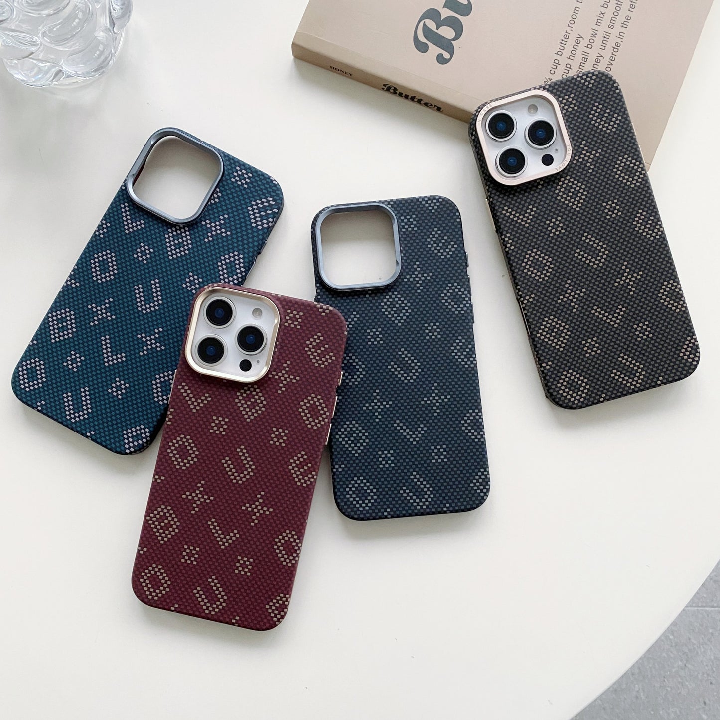 Carcasa Magnetica, Klevo, Compatibila Apple iPhone 15 Pro Max, din Fibra de Carbon, Litere Fosforescente, Maro
