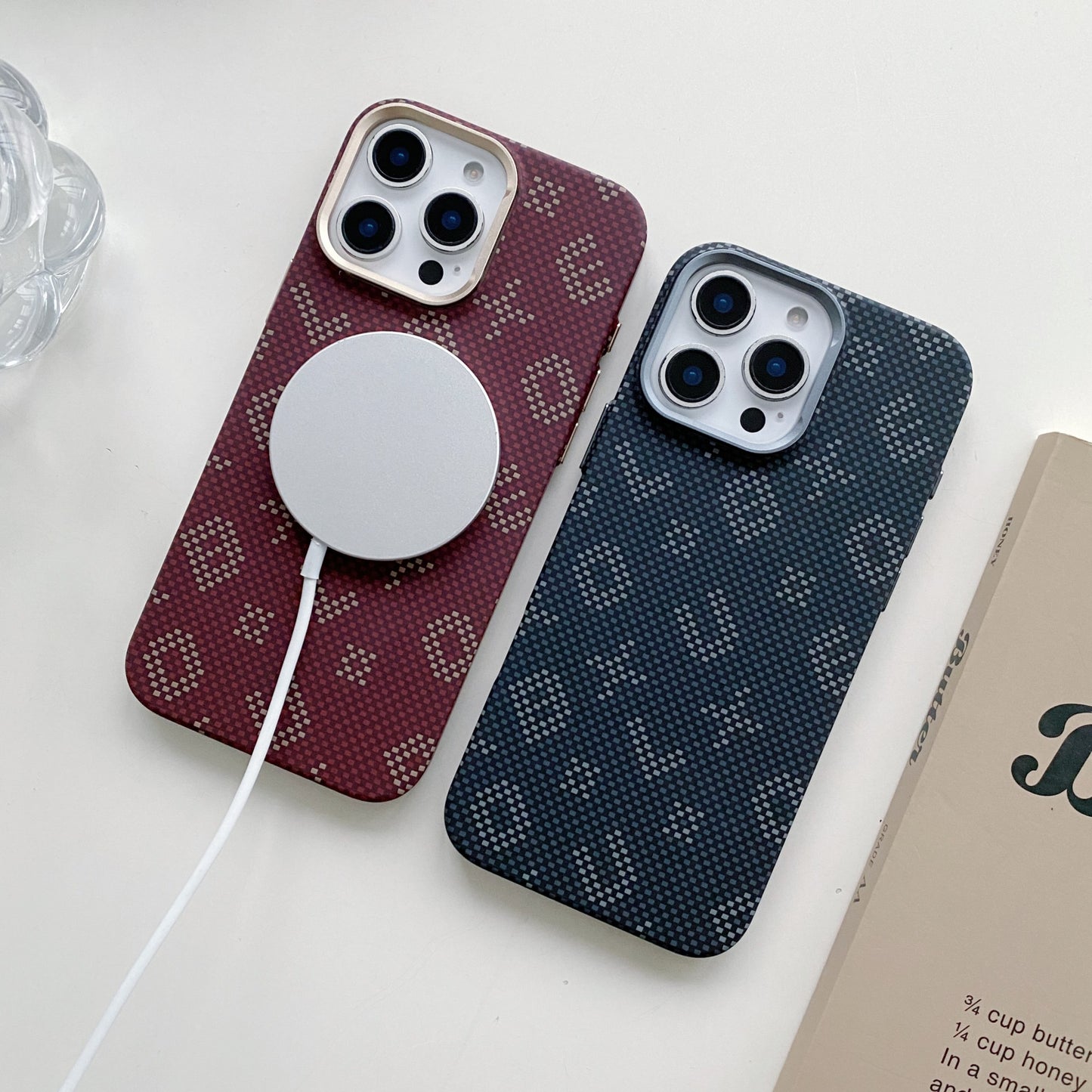 Carcasa Magnetica, Klevo, Compatibila Apple iPhone 15 Pro, din Fibra de Carbon, Litere Fosforescente, Maro