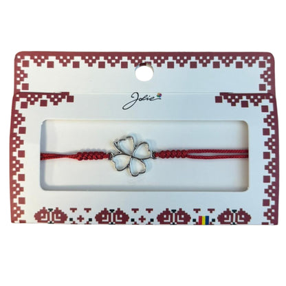 Martisor tip Bratara cu Pandantiv Metalic, Jolie, cu Snur Textil Rosu Impletit, Model Trifoi cu Patru Foi, Dimensiune Reglabila, Ambalata Individual