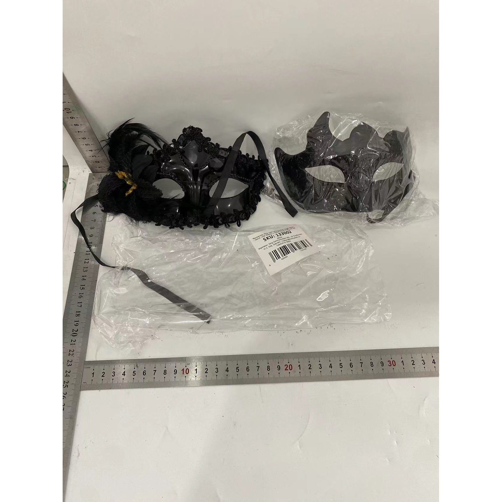 Set 2 Masti de Cuplu, Klevo, pentru Carnaval, Bal Mascat, Marime Universala, Model Floare Laterala si Margele, Model Clasic, Negru texturat