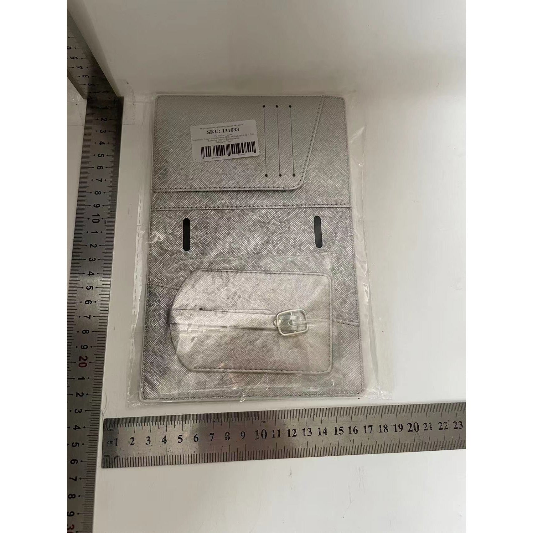 Portofel pentru Pasaport si Carduri, Klevo, 23x16 cm, 70g, din Piele PU, Suport Pix, Accesoriu Suport Eticheta, Unisex, Multifunctional, Argintiu