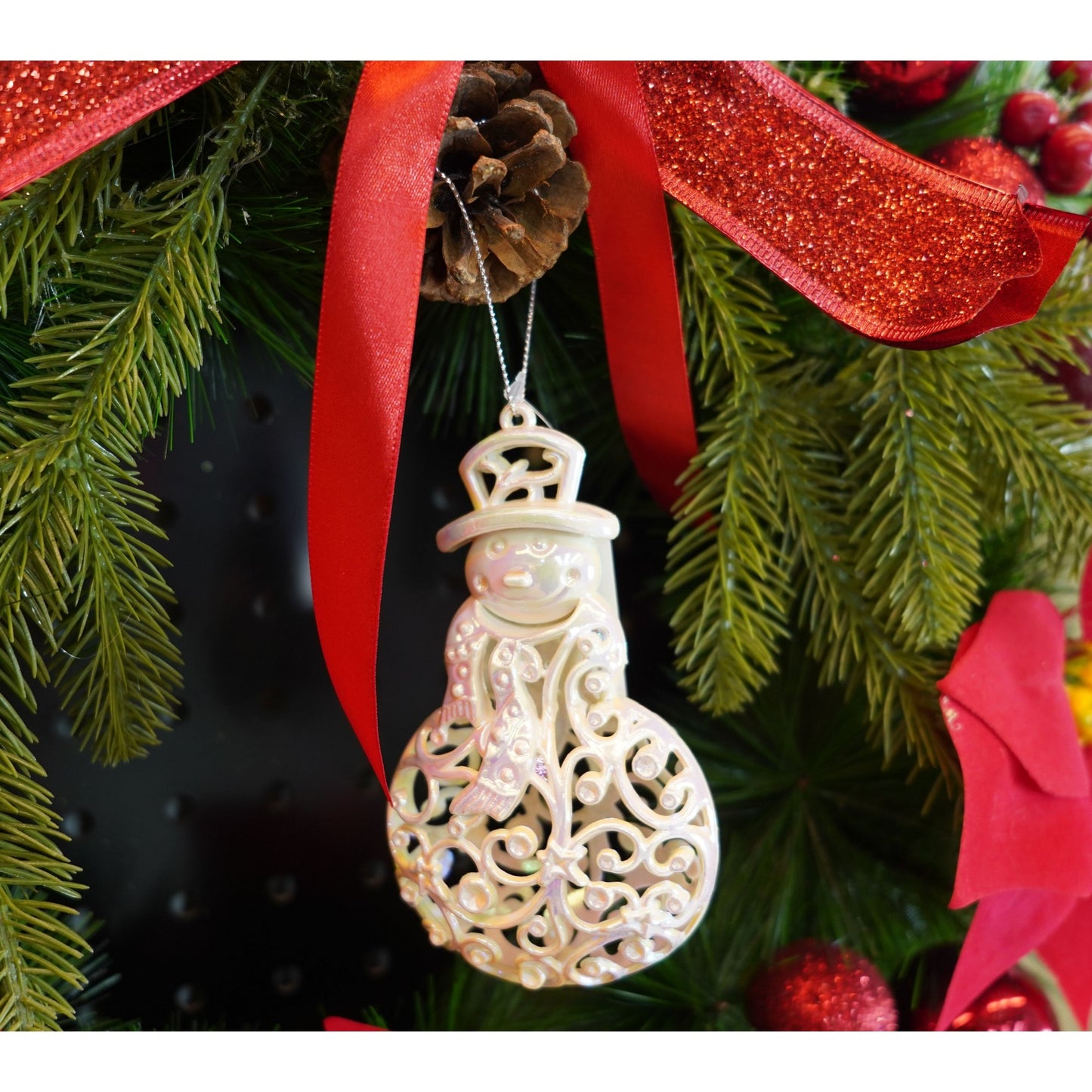 Ornament brad de Craciun, Perlat, in forma de Om de zapada, 8 cm x 13 cm, Plastic, Klevo
