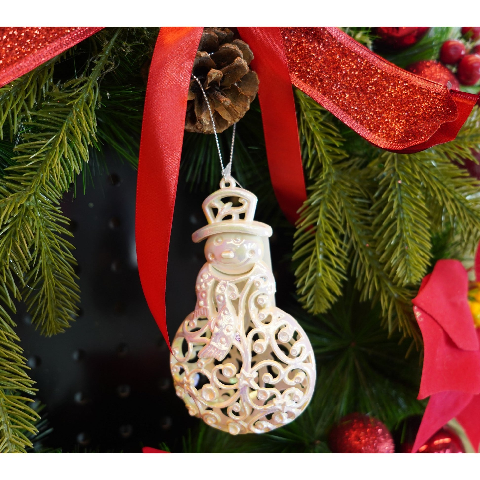 Ornament brad de Craciun, Perlat, in forma de Om de zapada, 8 cm x 13 cm, Plastic, Klevo