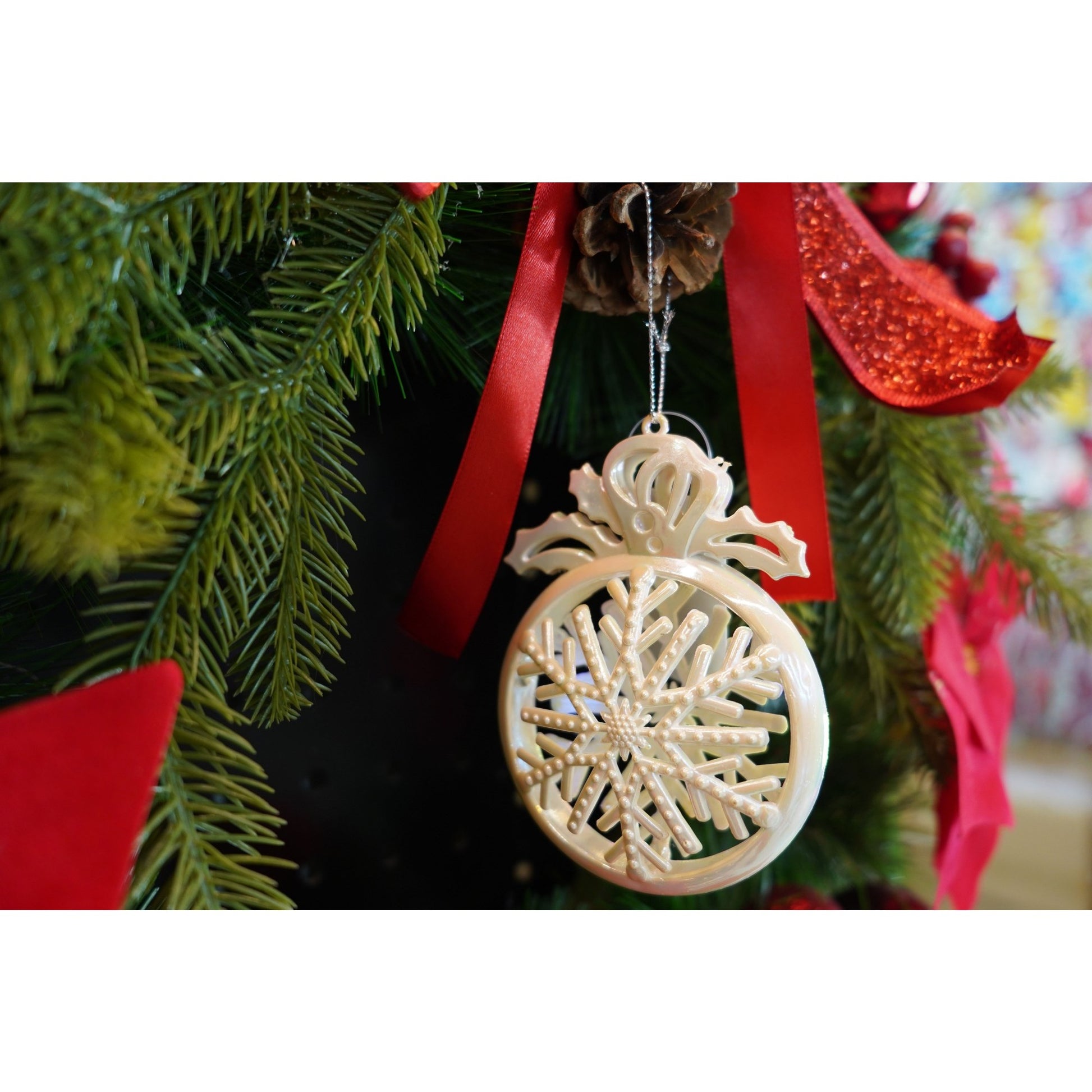 Ornament brad de Craciun, Perlat, Rotund, 8 cm x 11 cm, Plastic, Klevo