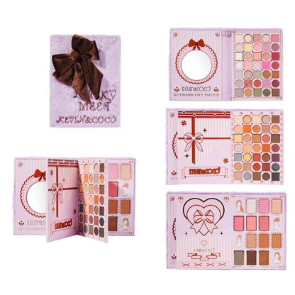 Paleta de Machiaj tip Carte, Kevin&Coco, Model Purple Plush Bow Palette, 82 Nuante, Paleta All-in-One, Farduri, Blush si Iluminatoare, 22.8x17.4x4.6 cm, Multicolor