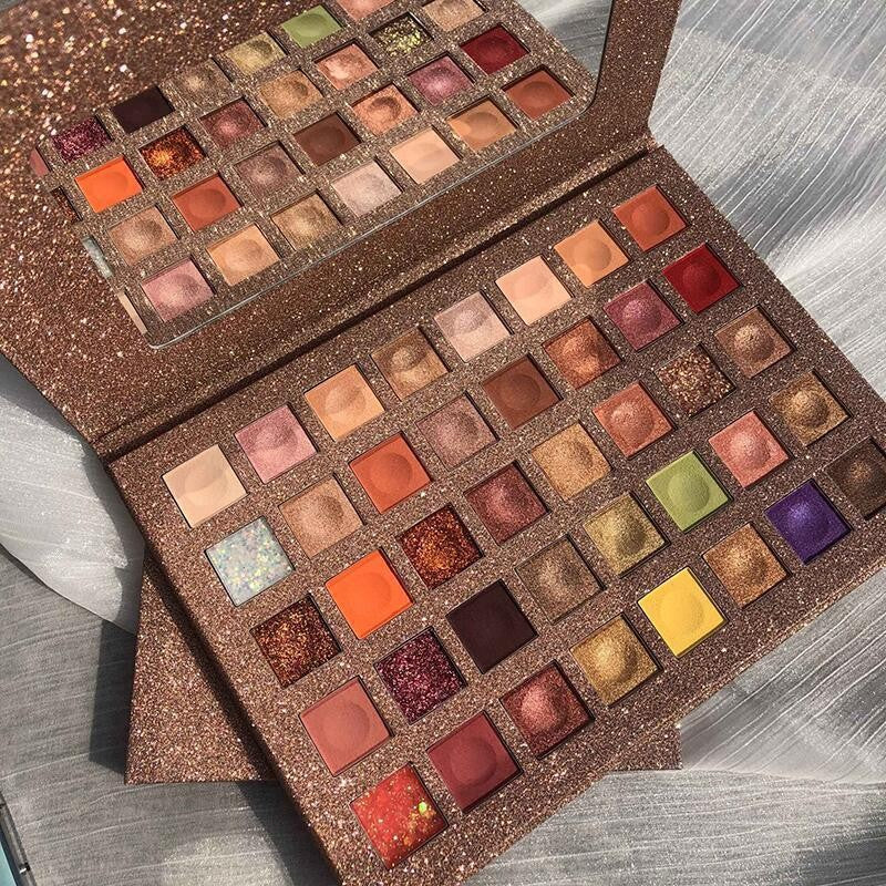 Paleta de farduri cu 40 de culori pigmentate, Maro cu sclipici,  Klevo