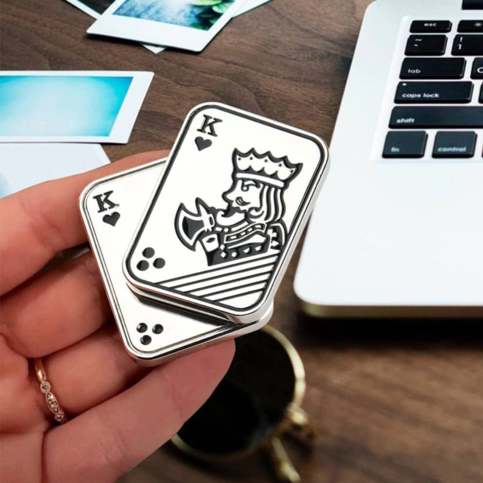 Jucarie Antistres Metalica, Klevo, Fidget Slider Premium, Model Poker King, Mecanism Magnetic Haptic, Otel Inoxidabil, pentru Adulti, 4.8 x 3.6, Argintiu