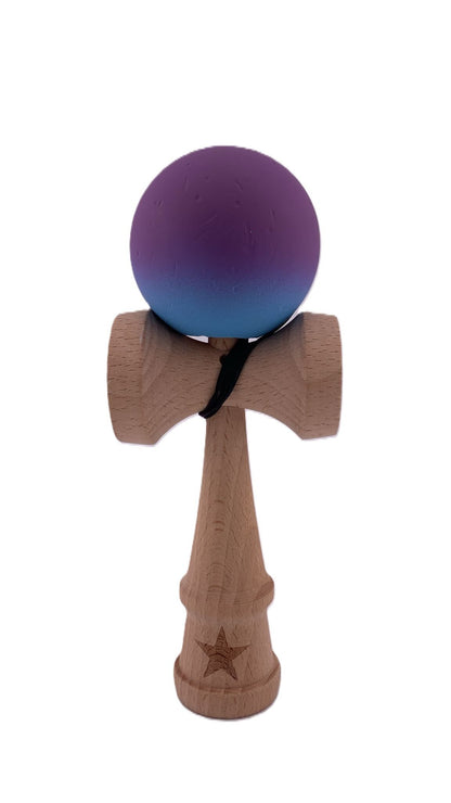 RESIGILAT - Kendama X Originala, Profesionala, Klevo, din Lemn, Rubber Grip, 18 cm, Roz/Mov/Albastru