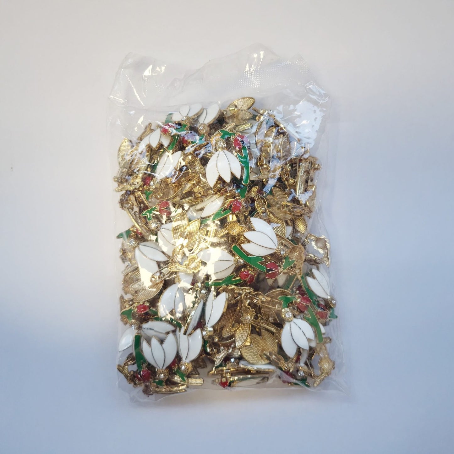 Set 100 Brose cu Pietre, Klevo, Model Ghiocel cu Buburuza, 2.2 x 3.5 cm per unitate, Auriu/Alb
