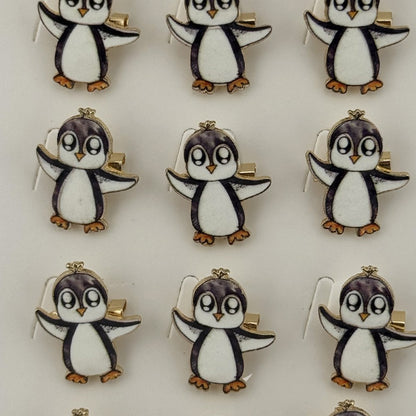 Set 12 Brose Martisor cu Pinguin Copii, Jolie, Brose din Metal, Aspect Lacuit, 2,5 x 3 cm per Unitate, Alb