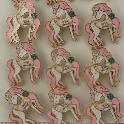 Set 12 Brose Martisor pentru Copii, Jolie, Model Unicorn cu Par Roz, cu Mesaj Esti Unica, Multicolor