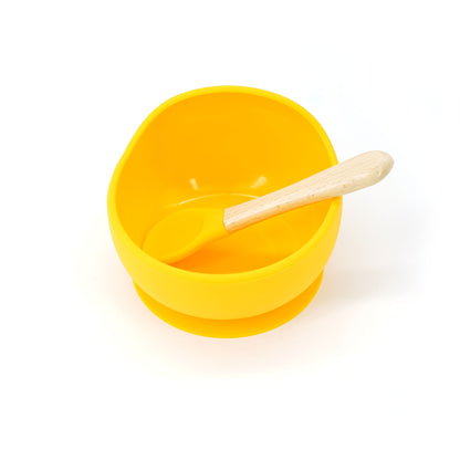 Set 2 piese diversificare bebelusi si copii din silicon Klevo, bol cu ventuza, lingurita din lemn si silicon, pentru gustari, fara alergeni, galben
