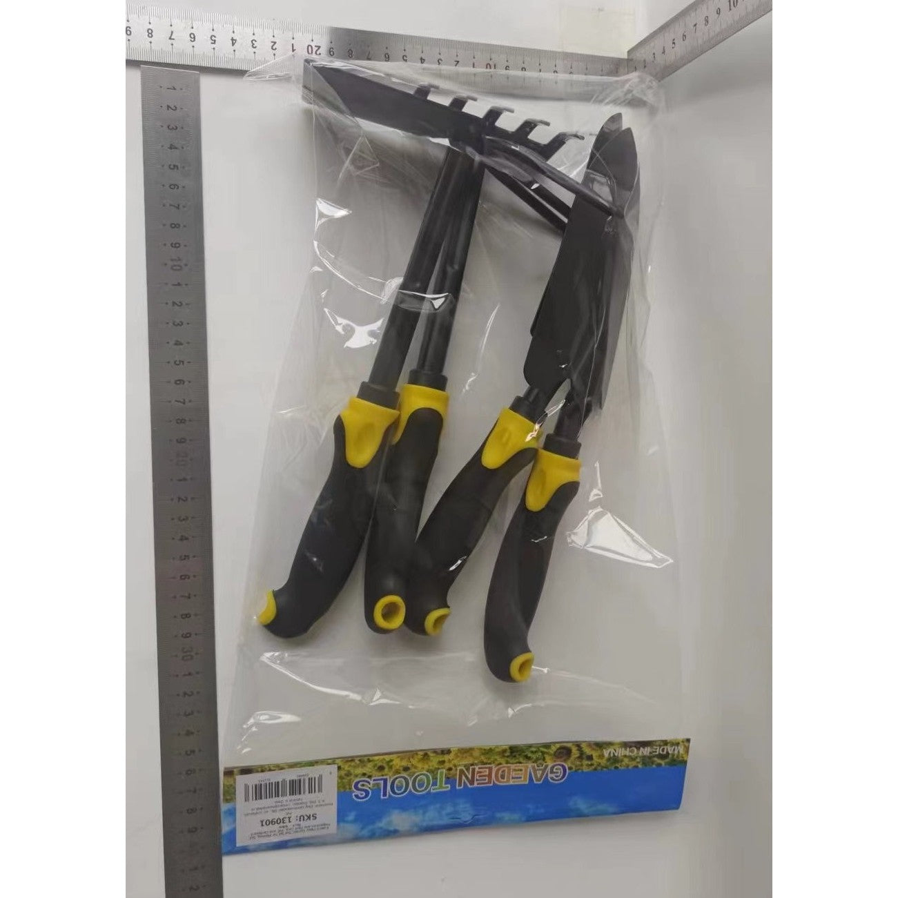Set 4 Unelte de Gradina Klevo, pentru Plantare, Prelucrare Sol si Ingrijire Plante, Material PVC Carbon, Grebla, Sapaliga cu Cap Dublu, Lopata Mica, Lopata Lata, 43 x 11 cm, Negru/Galben