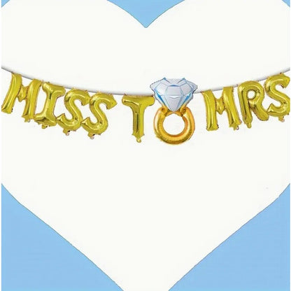 Set Baloane din Folie Metalizata, Klevo, Model Miss to Mrs cu Inel de Logodna, Litere de 40 cm, Tema Iubire, Baloane Party, Ambalaj Individual, Pai Inclus, Umflare cu Aer sau Heliu, Auriu