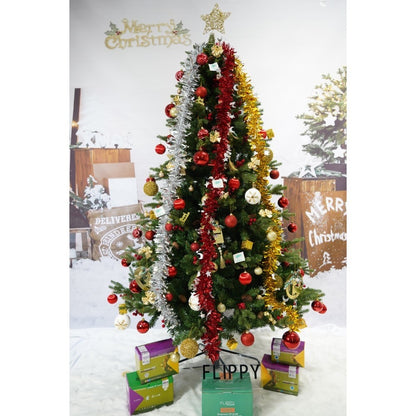Set brad artificial de Craciun si elemente decorative, decorat cu conuri pin rosii, inaltime 210 cm, diametru 137 cm, 1172 ramuri, Klevo, verde, suport metalic inclus
