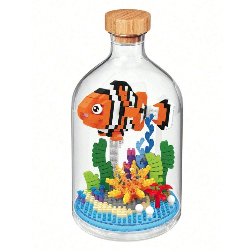 Set Constructie Peste Clown in sticla decorativa, Klevo, Mini Piese Tip Pixel, Acvariu decorativ creativ pentru copii si adulti, 19 x 12 x 12 cm, Transparent Multicolor