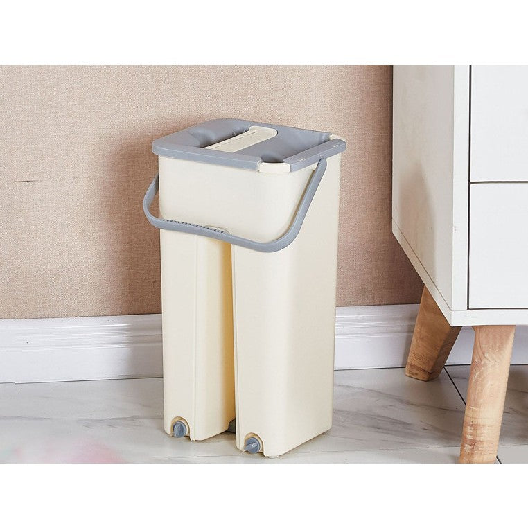Set de curatenie Klevo, mop si galeata, galeata 6 l, 2 rezerve microfibra incluse, design modern, pentru interior, material plastic, peri sintetici, plat, cu storcere, bej