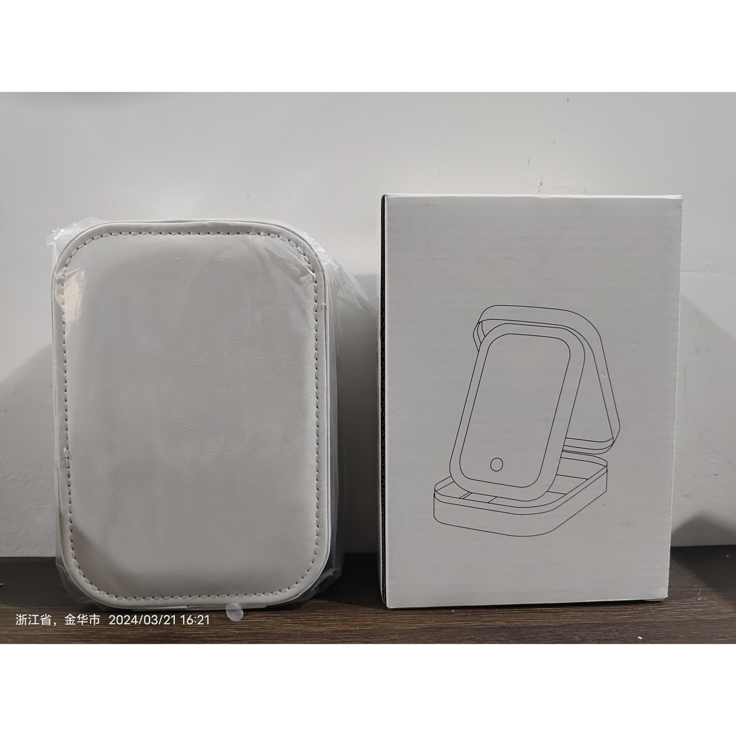 Portfard, Klevo, Geanta Cosmetice, cu Oglinda LED, 3 Moduri de Lumina, Incarcare USB, Baterie 1200 mAh, pentru Organizarea Cosmeticelor, 4 Compartimente, Imitatie Piele, Alb, 16.5x11.5x6 cm