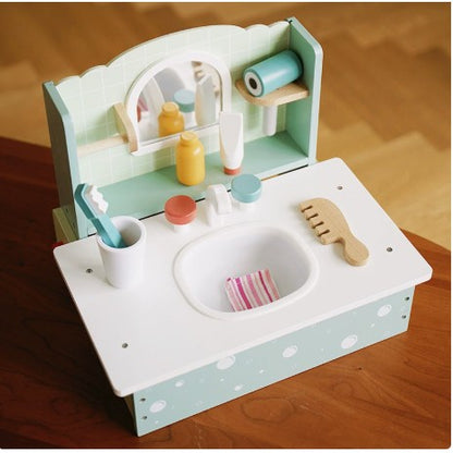 Jucarie Educativa Montessori din Lemn, Klevo, Masuta de Toaleta si Lavoar Interactiv pentru Copii, Set de Joaca cu Accesorii de Baie si Ingrijire, 2 kg, 3 ani+, Multicolor